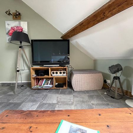 Les Combles De L Aure Grand Studio Cosy Confortable Classe 3 Etoiles Centre Bayeux 2 Mn A Pied Cathedrale Proche Plages Du Debarquement Exterior foto