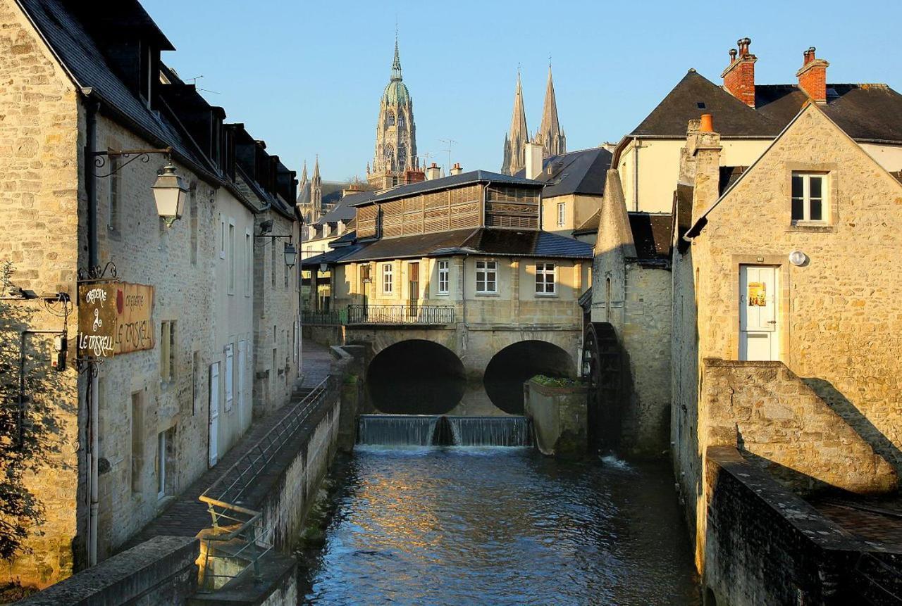 Ferienwohnung Les Combles De L Aure Grand Studio Cosy Confortable Classe 3 Etoiles Centre Bayeux 2 Mn A Pied Cathedrale Proche Plages Du Debarquement Exterior foto