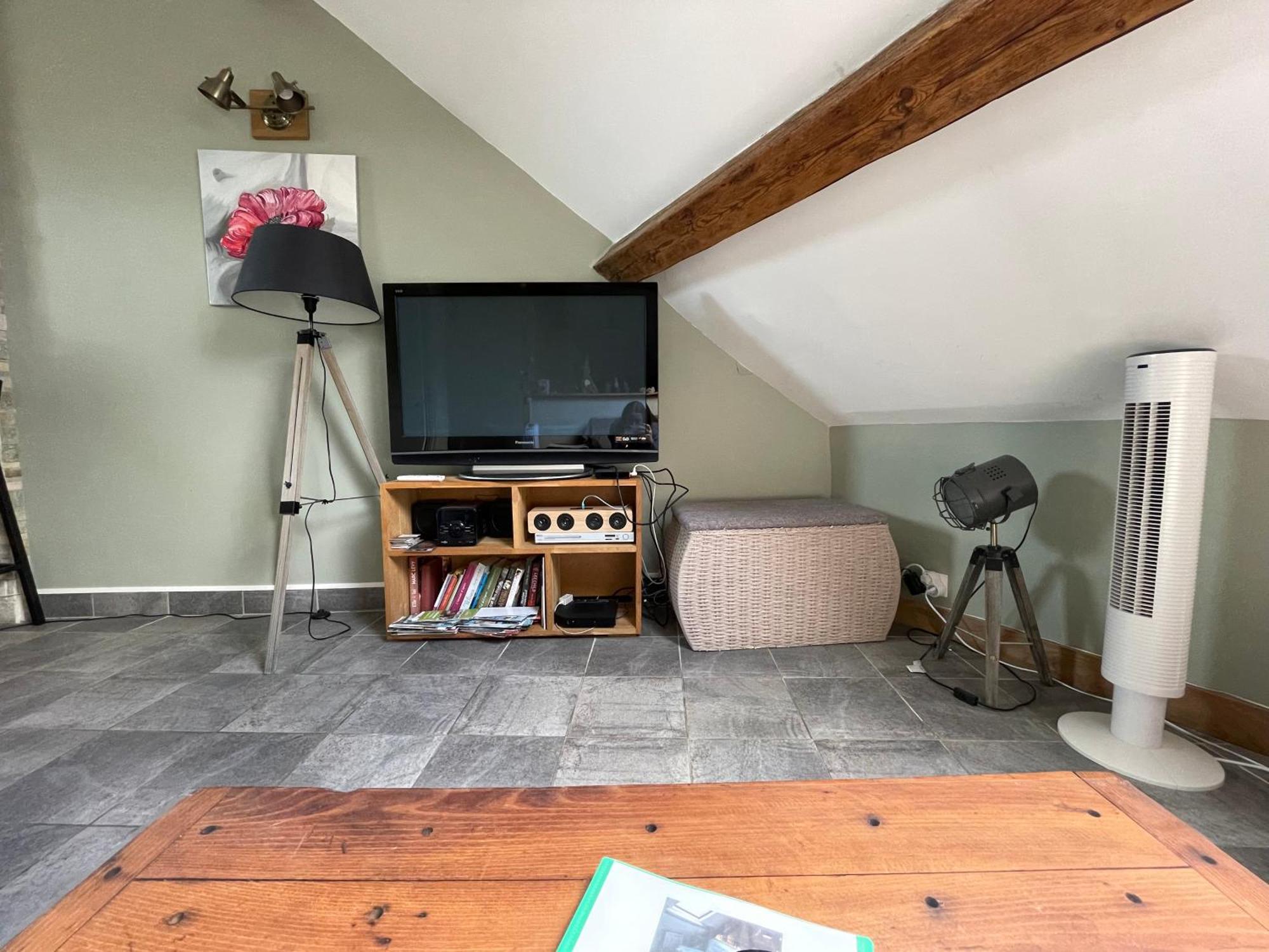Les Combles De L Aure Grand Studio Cosy Confortable Classe 3 Etoiles Centre Bayeux 2 Mn A Pied Cathedrale Proche Plages Du Debarquement Exterior foto